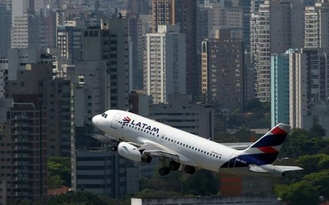 Nueve aviones procedentes de Chile, Argentina y Perú aterrizan de emergencia 