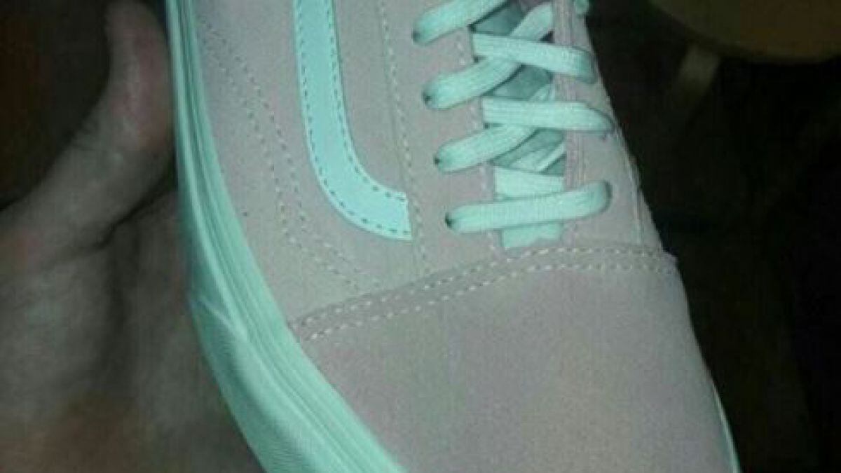 Viral. La zapatilla gris y verde o rosa y blanca enciende las redes ¿De qué  color la ves? 