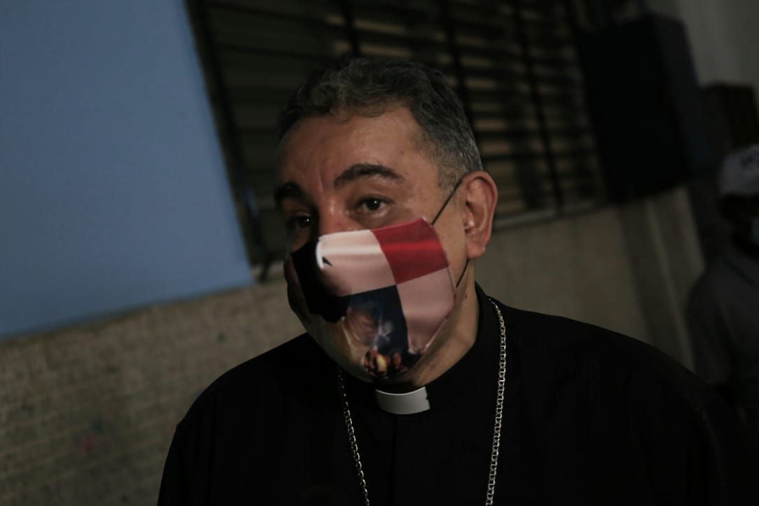 Monseñor Ulloa habla del ’error’ del multitudinario funeral de Wendy Rodríguez