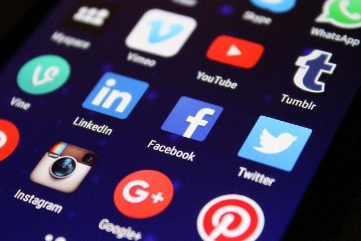 Las redes sociales influyen más que las fuentes oficiales sanitarias