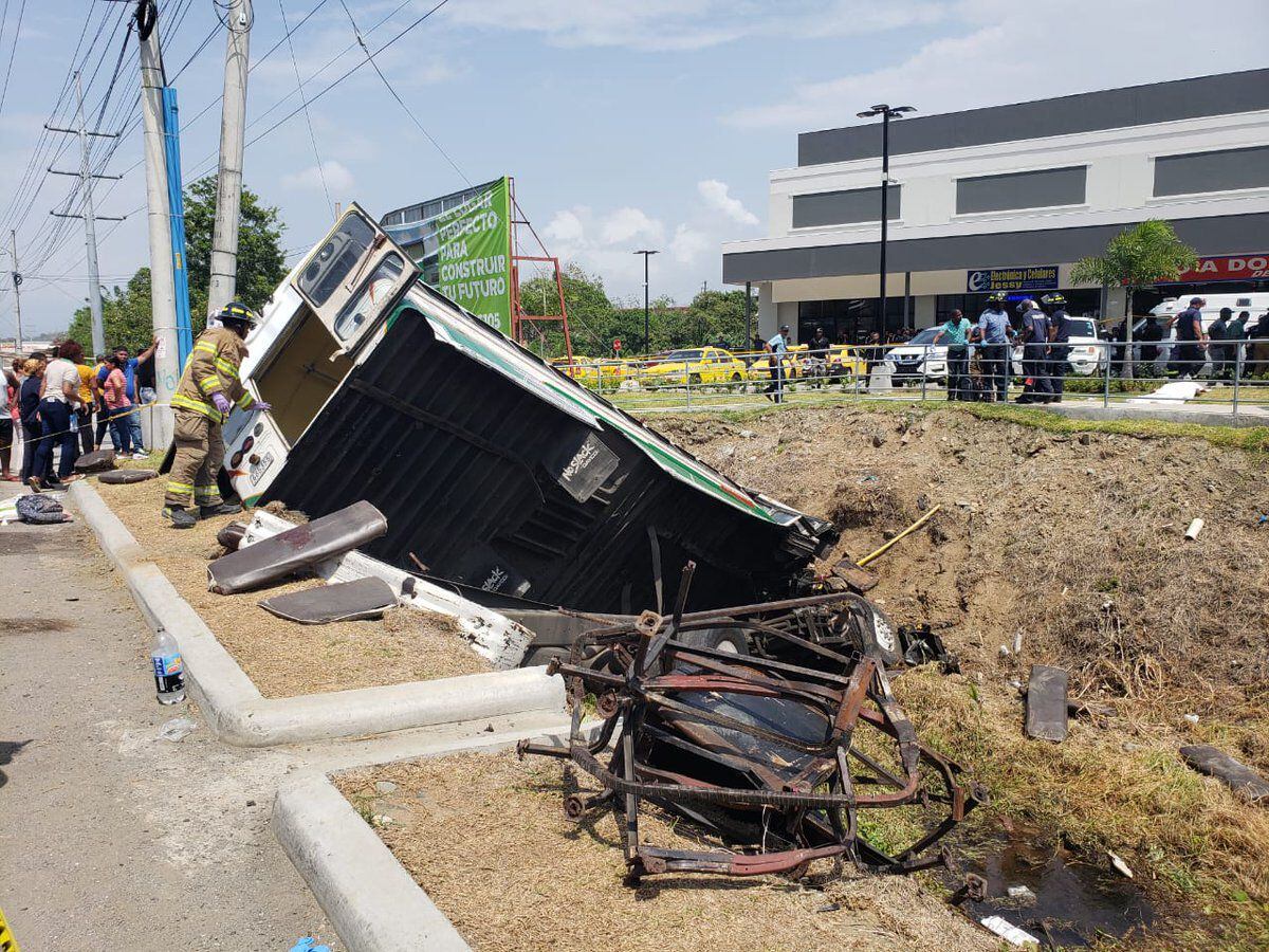 Última hora. Fallece el conductor del bus del accidente de Colón