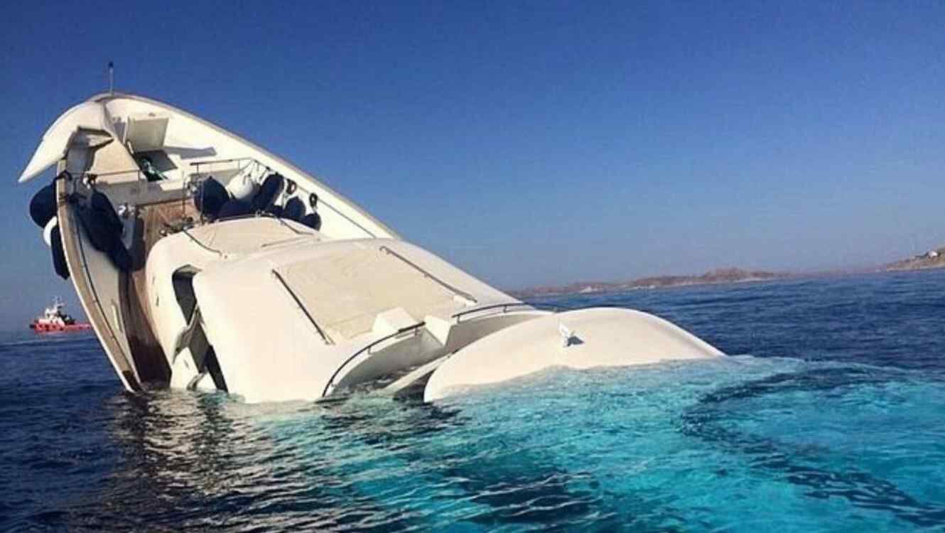 ¡Insólito! Se hunde un yate por exceso de prostitutas