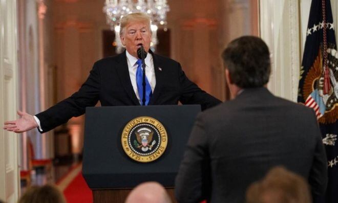 Casa Blanca regresa acreditación a periodista de CNN