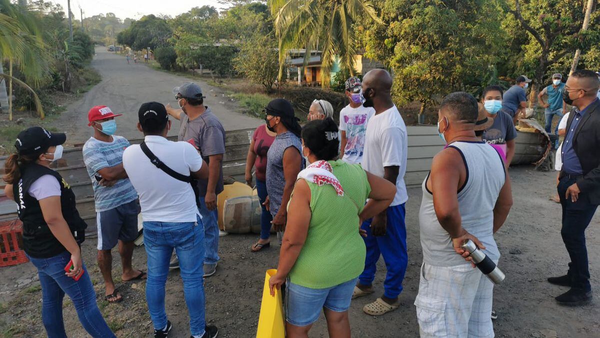 Moradores de La Cabima cerraron calles debido a la cantidad de problemas que enfrenta la comunidad