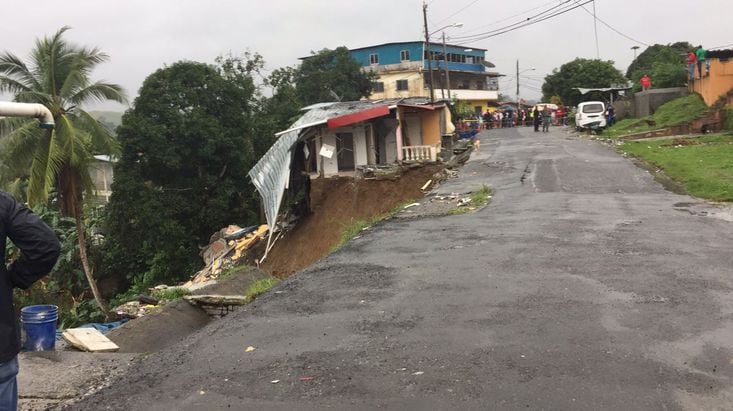 IMPACTANTE VIDEO Tierra se traga casas en deslizamiento en Nueva Libia