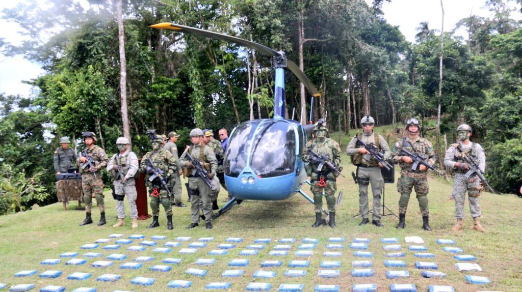Cae narcohelicóptero del Clan del Golfo en Darién con 224 paquetes de cocaína