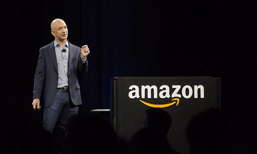 ¡Baja a Gates! El dueño de Amazon se estrena como el hombre más rico del planeta