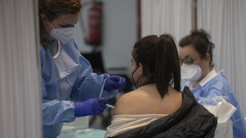 Francia registra dos nuevas muertes en personas vacunadas con AstraZeneca