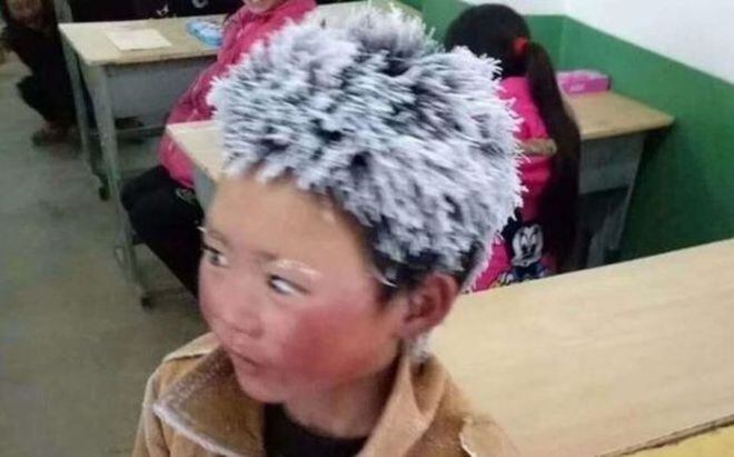 La dura historia de Wang Fuman, el niño que llega congelado al colegio