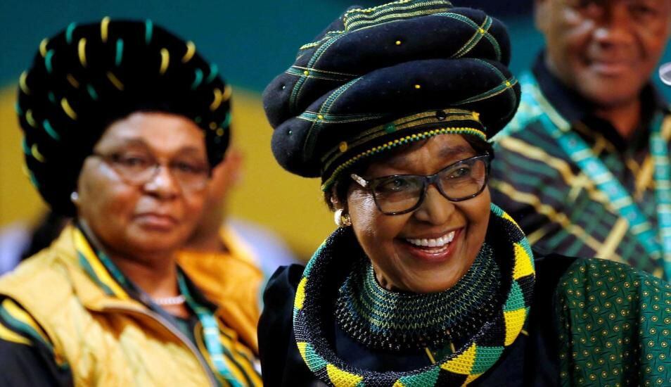 Muere Winnie Mandela, ex esposa del ex presidente sudafricano Nelson Mandela
