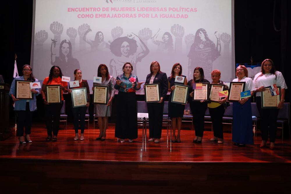Instituto Nacional de la Mujer promueve Firma del Pacto de Compromiso de la Red de Lideresas Políticas