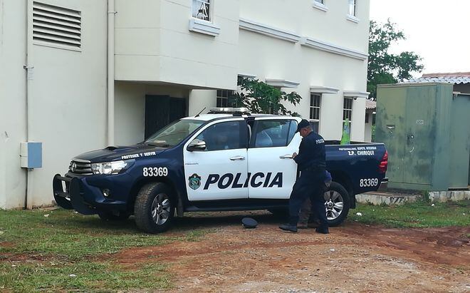 Homicidas. Le disparan en el pecho, en el portal de su casa