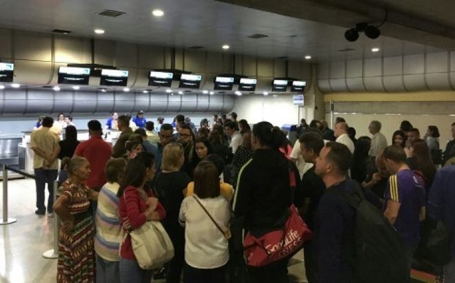 'Es una canallada': pasajeros de Copa Airlines intentan salir de Venezuela