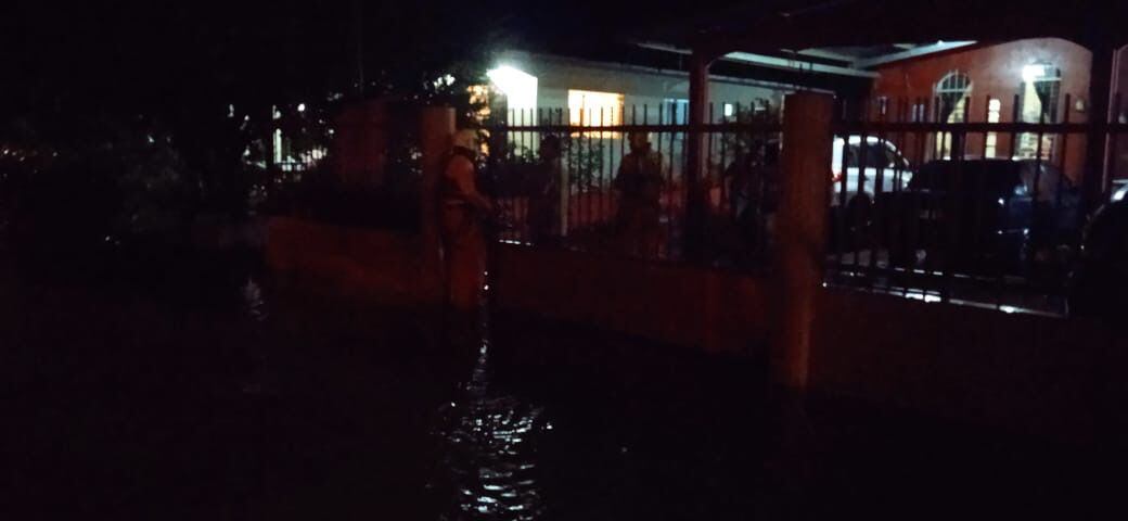 El río Risacua se desborda y 300 viviendas en Chiriquí resultan afectadas
