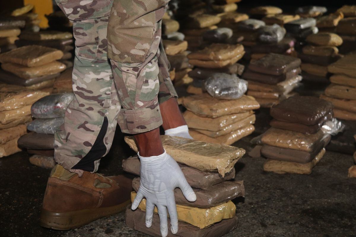Realizan otro decomiso de más de 400 paquetes de droga en la isla Pedro Gónzalez