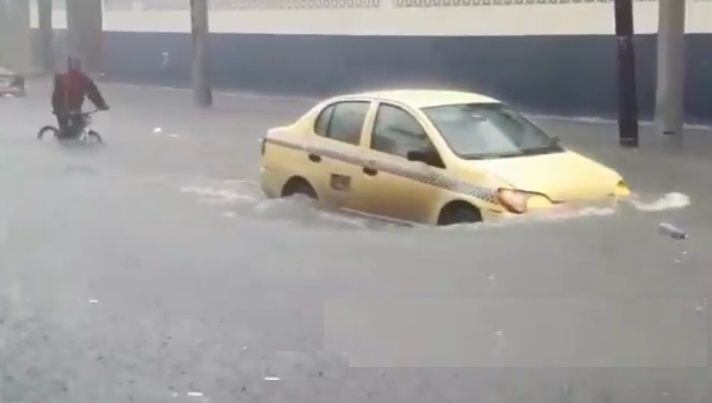 Tras fuertes lluvias se reportan inundaciones en Colón ¿será por la basura?