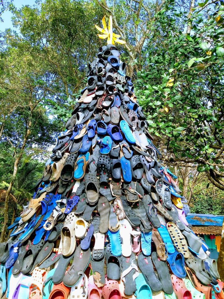 Este es el árbol de navidad que está llamando la atención en Panamá 