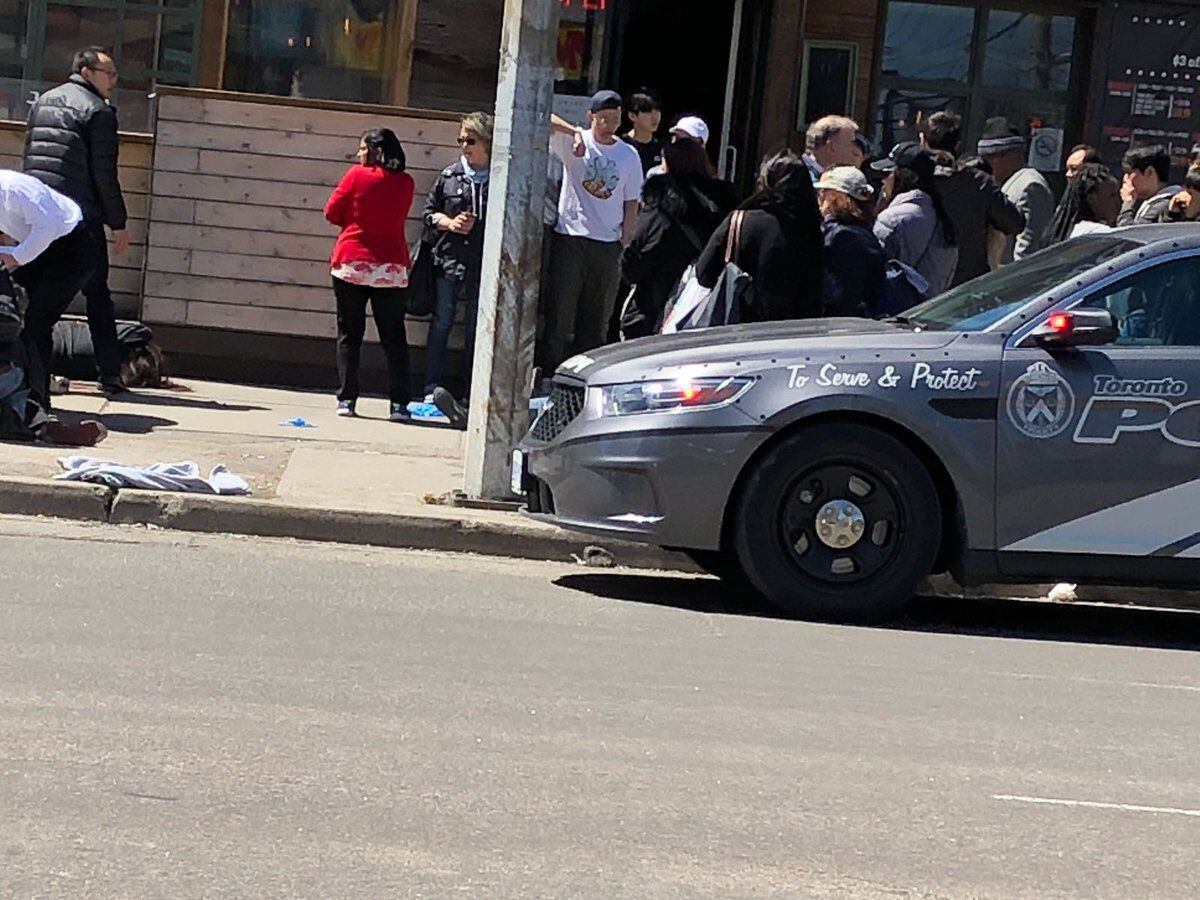 Identifican a conductor que atropelló y mató a 10 personas en Toronto