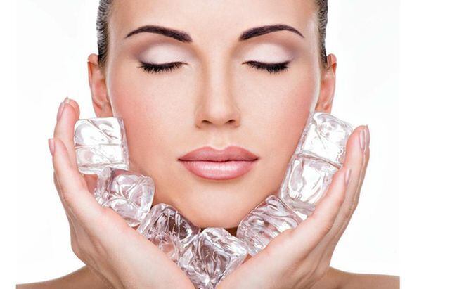 Conoce los beneficios de utilizar hielo en tu rostro a diario
