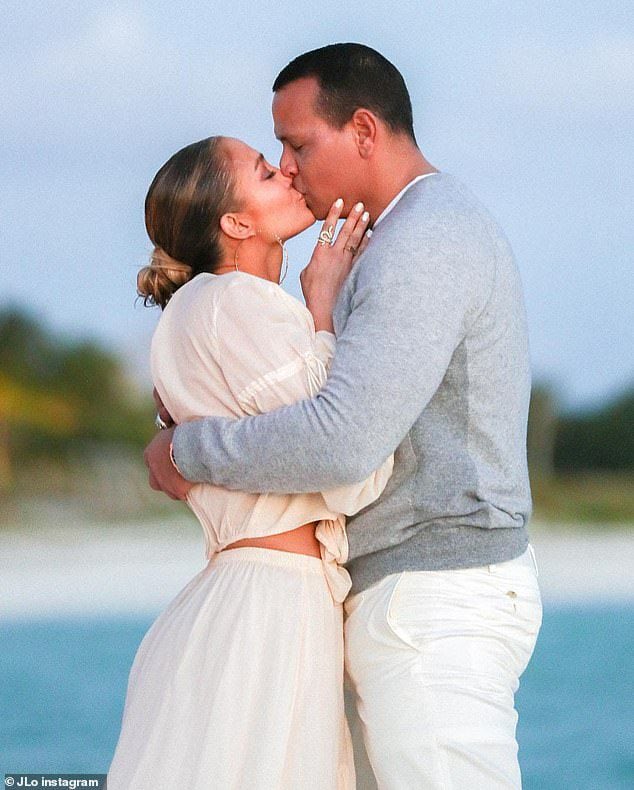 Jennifer López demuestra con serie de fotos cómo Alex le pidió matrimonio