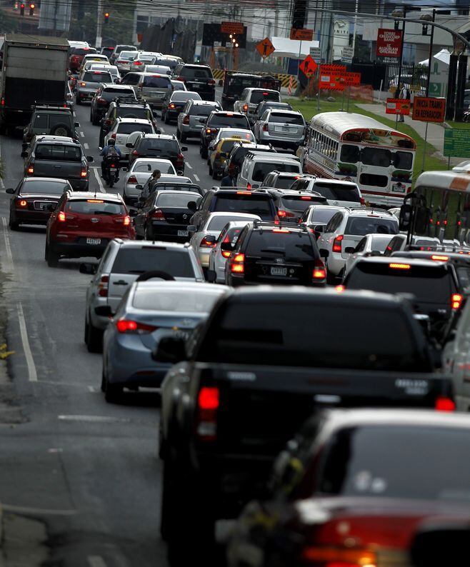 ¡OTRA VEZ! A llenar el tanque, sube la gasolina este viernes por culpa de Trump