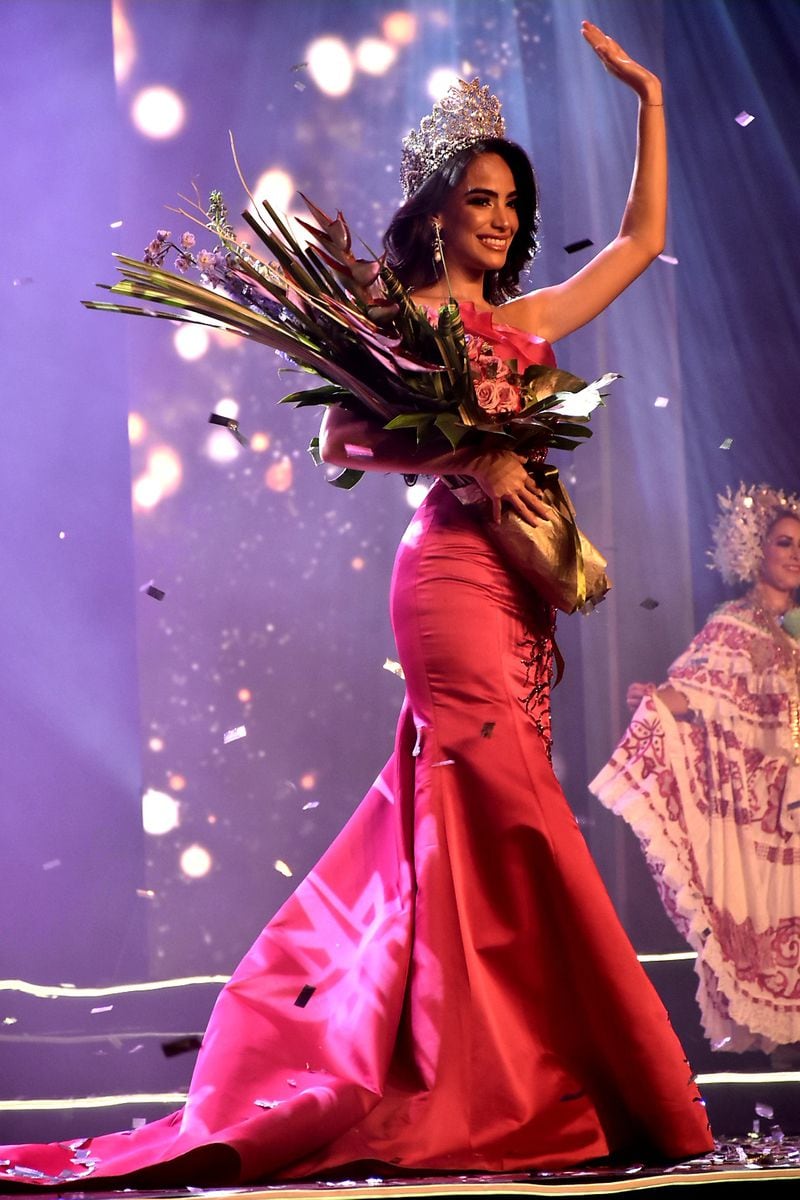 Coronan a Solaris Barba como la Miss Universo Panamá 2022