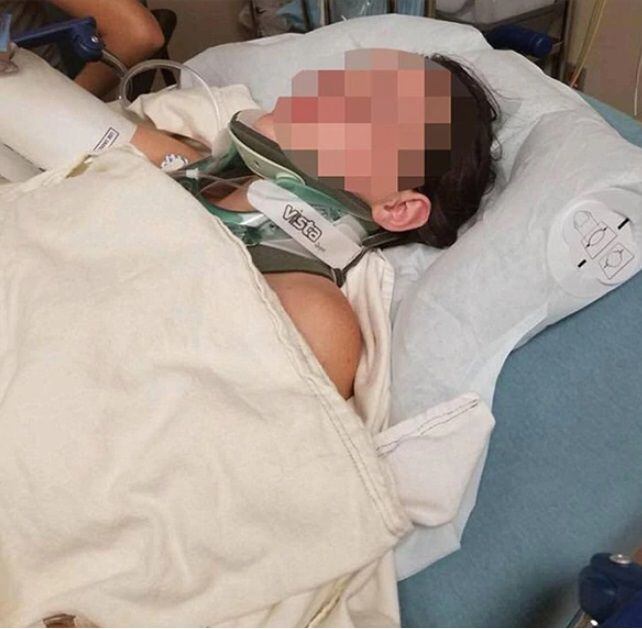 El impactante video que muestra como una joven fue empujada desde un puente