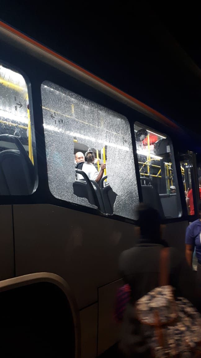 Ciudadanos reportan el asalto a un Metrobús a la altura de Pedregal