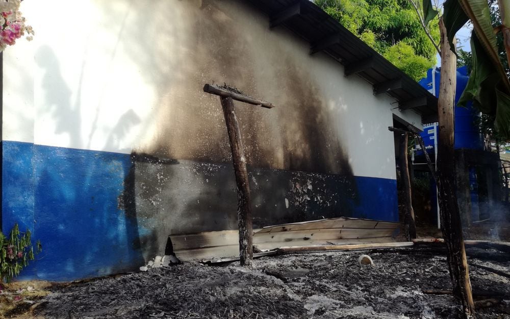 ¡CON FUEGO! Vandalizan escuela en Veraguas