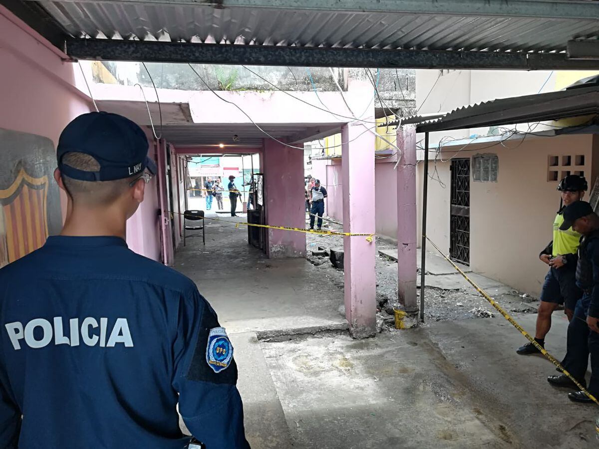 Residente de Patio Sucio en El Chorrillo se unen con la Policía en búsqueda de seguridad