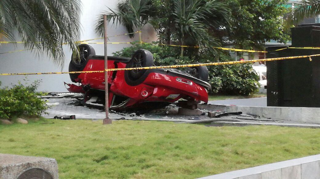 VIDEOS|Eran venezolanos los del accidente de auto que cayó del edificio