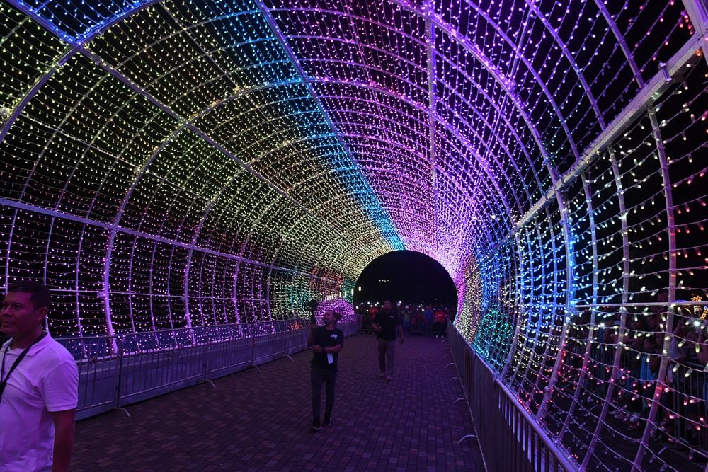 Se espera tremenda celebración de Navidad en la capital con foquitos, tecno-árbol, pista de hielo y más
