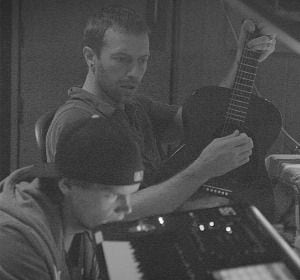 Luego de 4 meses de su suicidio lanzan tema de Avicii con Chris Martin
