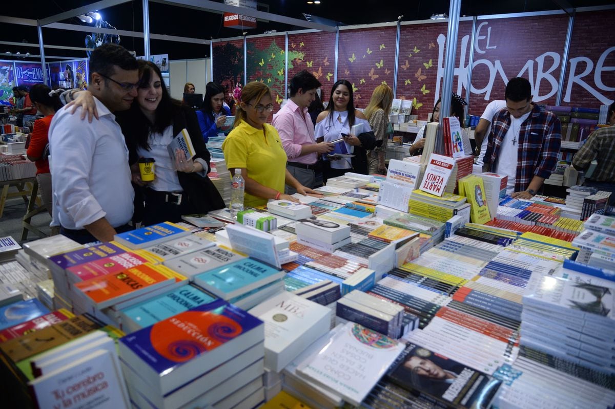 A ritmo de tamborito y cumbia abre la Feria Internacional del Libro