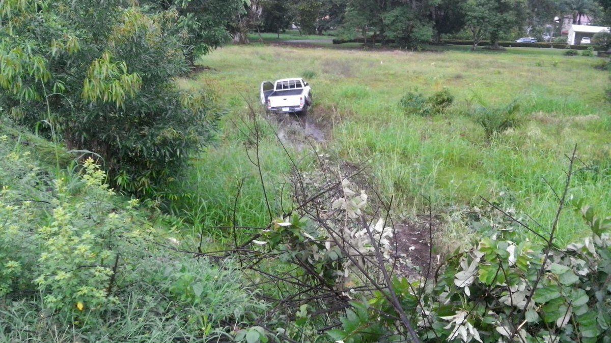 CHIRIQUÍ: Carro casi queda metido en el río
