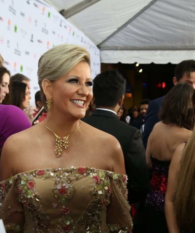 Miren cómo lució Lorena Castillo en alfombra roja de los Premios Emmy. Video