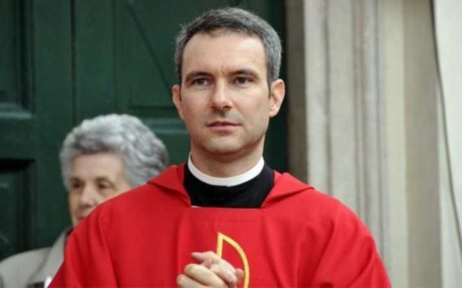 Cae en el Vaticano sacerdote acusado de pornografía infantil