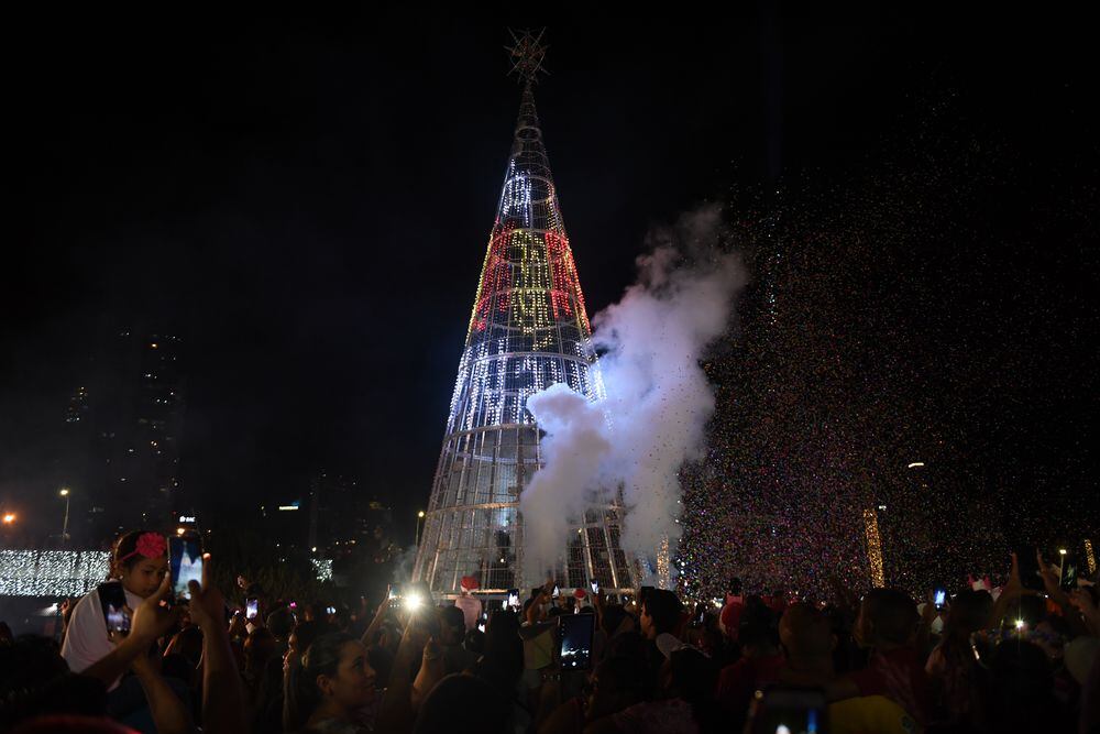 Se espera tremenda celebración de Navidad en la capital con foquitos, tecno-árbol, pista de hielo y más