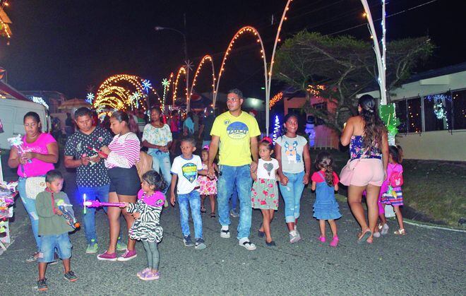 La histórica Calle del Agua en La Chorrera vuelve a brillar en Navidad