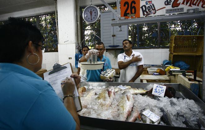 Acodeco realiza inspección en Mercado del Marisco