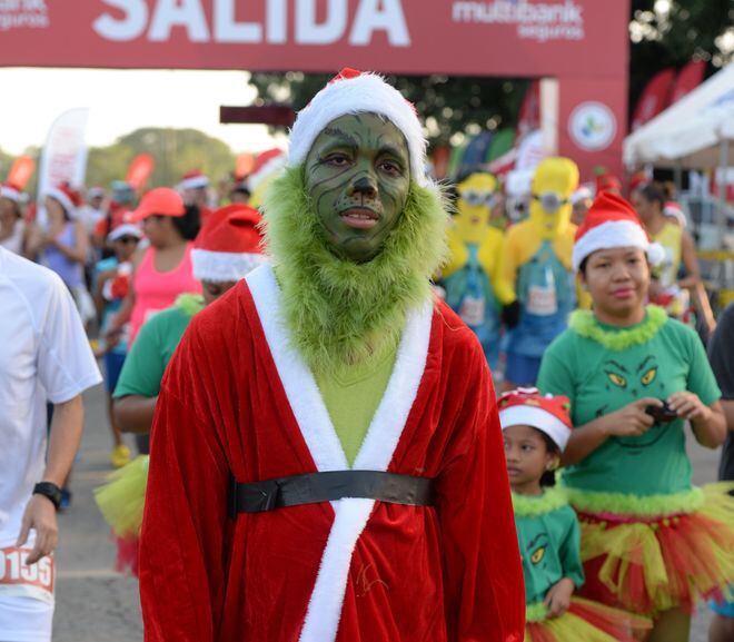 Los 'Santas' se toman la ciudad deportiva Kiwanis de Clayton |FOTOS