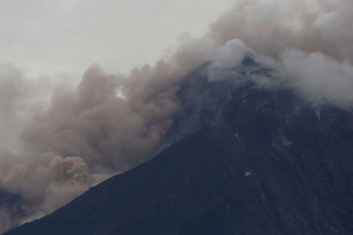 Unos 25 muertos, incluidos varios niños, deja erupción de volcán en Guatemala