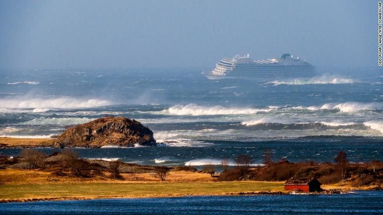 Crucero varado en las costas noruegas es remolcado a puerto