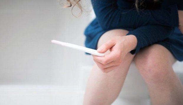 Mujer podría ir a la cárcel por darle una píldora abortiva a su hija de 15 años