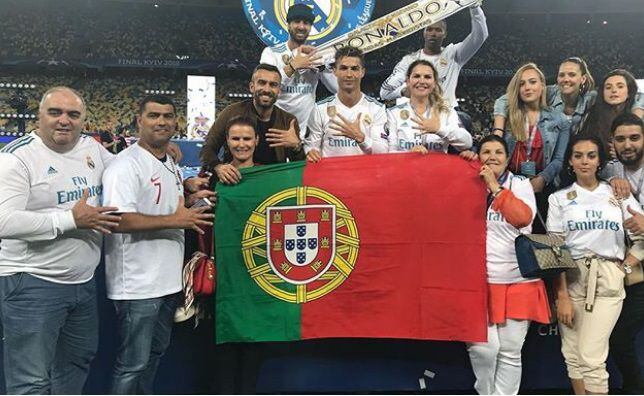 Hermanas y amigo de Cristiano critican agriamente elección del Balón de Oro