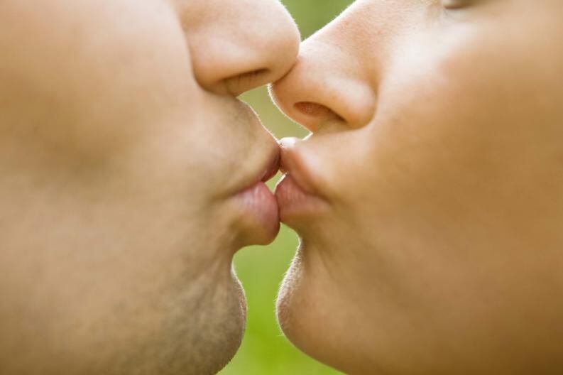 ¡A besar! Este viernes 13 se celebra el 'Día Internacional del Beso'