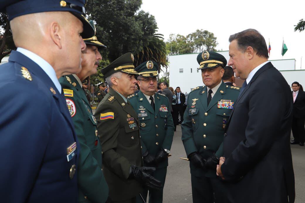 El presidente Varela visita escuela que sufrió atentado en Colombia