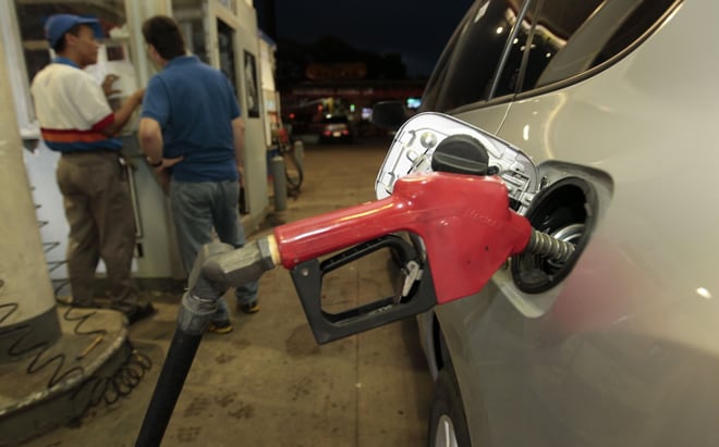 ALGO LEVE. Estos serán los precios de la gasolina a partir de este viernes