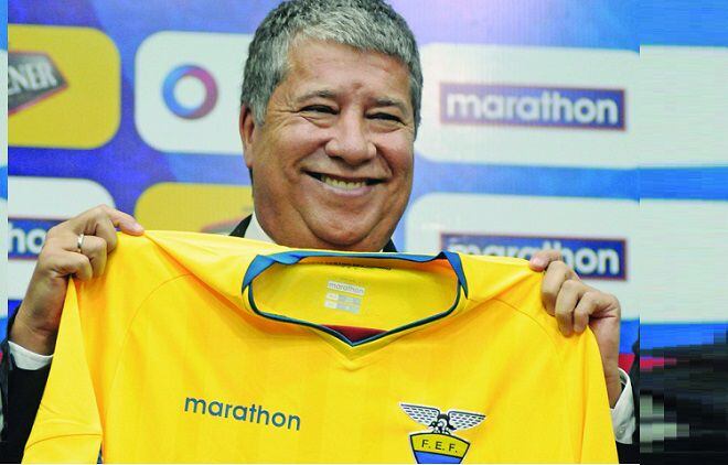 La Federación Ecuatoriana de Fútbol que contrató al 'Bolillo' debe medio millón
