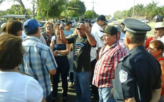 Moradores de El Cocal de Las Tablas salen a protestar